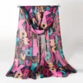 Chiffon Schal Stoffdetail mit buntem Buchstabenmuster Druck, leichtes Frühlingsmodell. - 150*50cm / Fuchsia