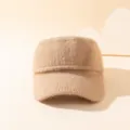 Primer plano de una cómoda gorra de punto beige con textura de lana afelpada para estilo de otoño. - M (56-58cm) / Estilo de Punto de Torsión / Caqui