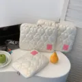 Koreanische gesteppte Laptoptasche mit süßem Herzmuster, silberne Schutzhülle. - 11寸(竖款) / Gebrochenes Weiß