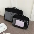 Bolso negro transparente minimalista para tableta, elegante variante de funda portátil. - Negro