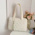 Borsa tote trapuntata a cuore, borsa a tracolla bianco sporco, borsa per laptop. - 14" / Con Ciondolo / Bianco avorio