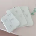Nahaufnahme der niedlichen Strass Schleife Laptoptasche und Tablet Aufbewahrung Tasche Details. - 11 Zoll / Weiß
