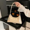 Sac à épaule rétro en cuir PU uni sous les bras sac à main minimaliste pour femme style quotidien - Avec Pendentif / Kaki