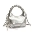 Sac à bandoulière hobo métallisé argenté avec poignée plissée et chaîne élégante. - Avec Pendentif / Argent