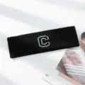 Cinta deportiva de punto negro con bordado de letras blancas para fitness y yoga. - Negro C