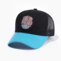 Gedetailleerd overzicht van modieuze honkbalpet met Chinese stijl mesh en unieke patch. - M (56-58cm) / Zwart Blauw