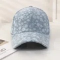 Casquette de baseball en jean bleu clair avec motif floral, chapeau de soleil élégant. - M (56-58cm) / Fleurs brodées bleu clair
