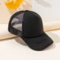 Gros plan détaillé d'une casquette trucker noire classique avec panneau avant en mousse. - M (56-58cm) / Noir