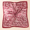 Foulard en soie carré imprimé rouge et blanc, élégant tour de cou professionnel. - #3 Imprimé léopard rouge 60