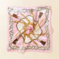 Pañuelo cuadrado de satén rosa con diseño de cadena y borlas elegante accesorio de moda. - Cadena rosa