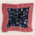 Elegantes dunkelblaues Seidentuch mit Blumenmuster, vielseitiges professionelles Halstuch. - #28 Navyblaue Rosen mit rotem Rand 60