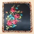 Quadratischer Seidenschal mit Leo-Muster und buntem Blumen-Bouquet für elegante Damen. - #34 Rosen mit Leopardenprint-Rand 90