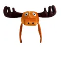 Vista detallada del divertido sombrero de peluche de alce marrón con grandes astas. - Sombreros de vaca y caballo