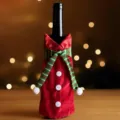 Kerst wijnfles hoes feestelijk rode jas jurk ontwerp vakantie tafeldecoratie - Wijnfleshoezen met groene sjaal