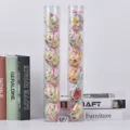 Oeufs de pâques décoratifs en plastique dans un tube transparent avec rubans vue - Groupe 45