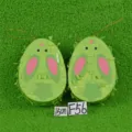 Gros plan détail de l'ornement suspendu de lapin en papier vert pour la décoration pascale. - Style 11 (Une paire)