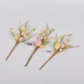 Rami di uova di Pasqua artificiali con uova maculate colorate e foglie per decorazioni primaverili. - Stile 22