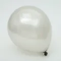 Ballon en latex blanc perle avec finition metallique elegante, ideal pour fetes et mariages. - 2,2 g argent nacré