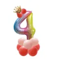 Primer plano detalle del globo de papel de aluminio degradado número cuatro con corona. - Juego de globos de látex degradados con número y corona rosa magenta mate 4