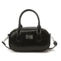 Sac à main bowling en cuir verni noir, sac bandoulière vintage avec plaque en métal. - Avec Pendentif / Noir