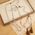 Neue chinesische Kristallperlen lange Kette mit brauner Kordel und eleganten Quasten. - Kristall Quaste Halskette