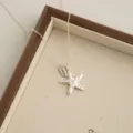 Silberne Seestern-Anhänger-Halskette mit filigraner Perlenkette und Anhänger Modeschmuck. - Lucky-Letter-Seestern-Halsketten