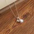 Collana minimalista argentata con doppio ciondolo, catena di perline delicata e goccia. - Collane regolabili a goccia bicolore