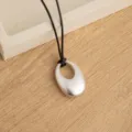 Collana minimalista con ciondolo a goccia argentato e cordino in pelle nera maglione lungo chic - Stile Goccia d'Acqua Spessa Argento Opaco