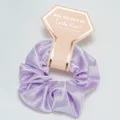 Chouchou en satin lavande emballé dans une carte cadeau pour demoiselle d'honneur - Violet