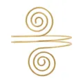 Vista di dettaglio di un bracciale da braccio superiore a spirale in metallo dorato liscio. - Stile Spirale / Oro