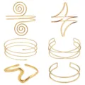 Detailweergave met zes stijlen gouden meerlagige open armbanden en bovenarmbanden. - Stijl S33 / Set / Goud