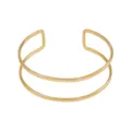 Bracciale manchette aperto a doppio strato in metallo dorato minimalista, gioiello chic. - Oro