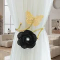 Fermatenda in metallo dorato con farfalla traforata e fiore di stoffa nera con perla per casa. - Fiore Nero (Oro)