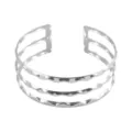 Brazalete abierto de metal plateado con tres capas onduladas ajustable para mujeres - Plateado
