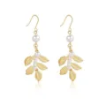 Eleganti orecchini lunghi dorati con perle e foglie, design pendente alla moda per donne. - Orecchini con foglie e perle