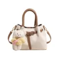 Sac bandoulière de couleur contrastée style coréen avec adorable pendentif, sac en cuir PU. - Avec Pendentif / Blanc Cassé