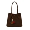 Grand sac cabas en daim marron, sac à épaule rétro avec charm pompon pour le travail quotidien. - Avec Pendentif / Café