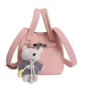 Sac seau en cuir grainé rose avec pendentif ours en peluche, élégant sac à main bandoulière. - Avec Pendentif / Rose