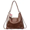 Borsa a zaino e tracolla marrone in pelle PU vintage con simpatico ciondolo in peluche. - Marrone