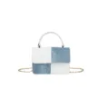 Sac bandoulière chic en patchwork de denim et cuir PU blanc avec chaîne dorée et poignée. - Blanc avec Bleu