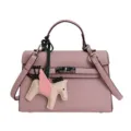 Roze Kelly stijl schoudertas met charmante pegasus bedel en een elegante handtas. - Met Hanger / Roze