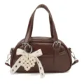 Sac à main bowling en cuir verni marron avec pendentif cœur en perles, sac bandoulière femme. - Avec Pendentif / Marron