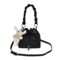 Sac seau noir de style coréen avec motif d'étoiles, poignée tressée et pendentif lapin en peluche. - Avec Pendentif / Noir