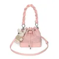 Sac seau rose pour femme avec poignée tressée, motif étoile et joli pendentif ours. - Avec Pendentif / Rose