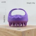 Ergonomische lila Kopfhautmassage-Haarbürste aus Weizenstroh auf einem Holzblock - Handheld-Stil ohne Hülle / Lila