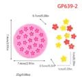 Gedetailleerd overzicht van ronde siliconen mal met bloemholtes en afgewerkte stukken. - Vijfbladige Stijl (GP639-2)