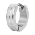 Moderner silberner Huggie-Ohrring aus Titanstahl mit doppelt sandgestrahlten, matten Bändern - 4*9mm / Stahlfarben