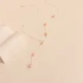 Dettaglio di una collana a Y in argento con luminose perle d'acqua dolce pesca - Naturale / Argento con Perla d'Acqua Dolce Rosa