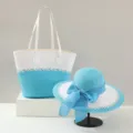 Vista detallada del conjunto de sombrero de paja de verano y bolso de playa en azul y blanco. - Solo Sombrero / Lazo Empalmado - Azul Cielo