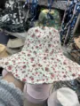 Blumen Fischerhut für Damen, breite Krempe Sonnenhut, lässiger Sommer Strandhut mit Print. - Floral Beige